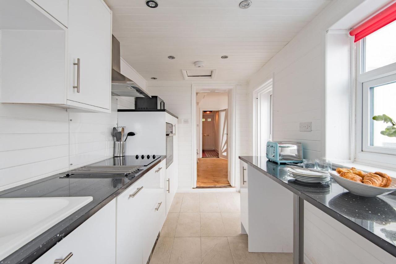 Wave Cottage By Bloom Stays Sandgate Exterior photo