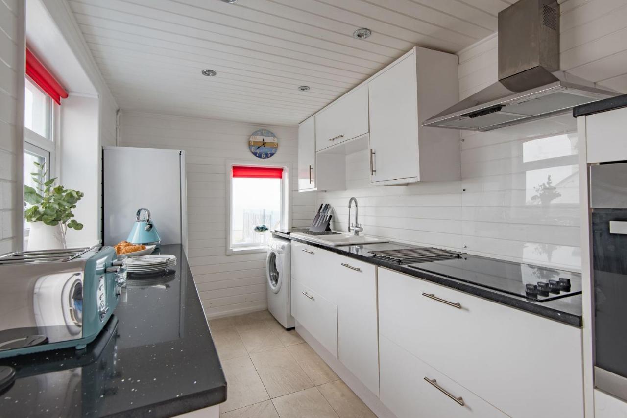 Wave Cottage By Bloom Stays Sandgate Exterior photo